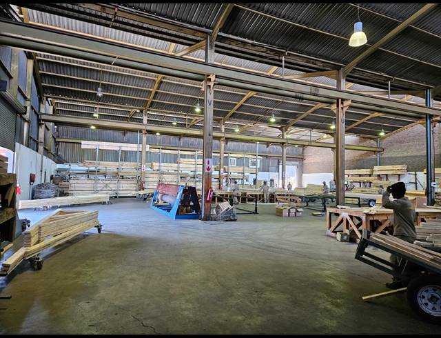 2,500M² WORKSHOP TO LET IN JET PARK